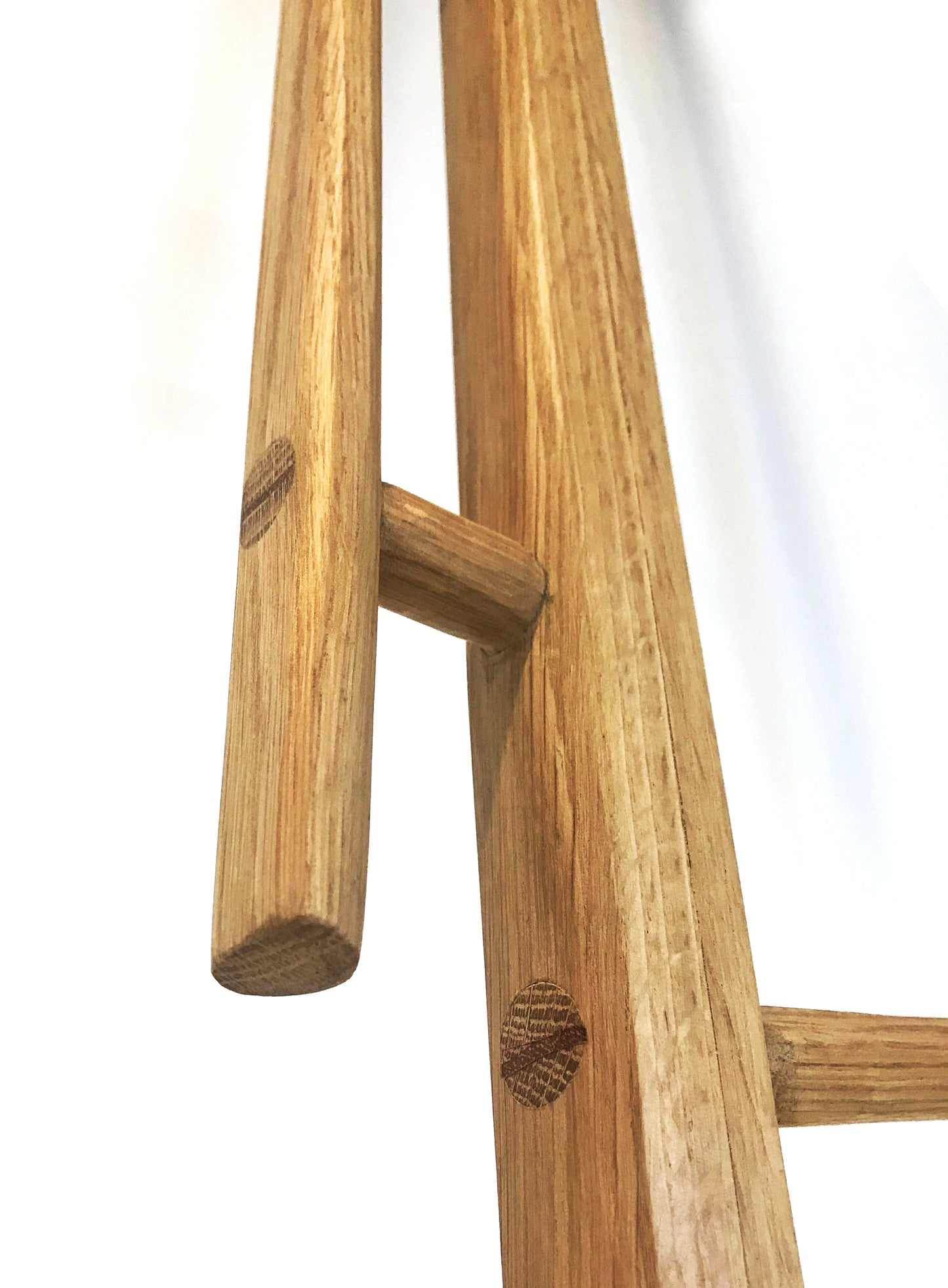 Minimalist Oak Lean-to Shelf Lamp – Rustic Storage & Accent Light