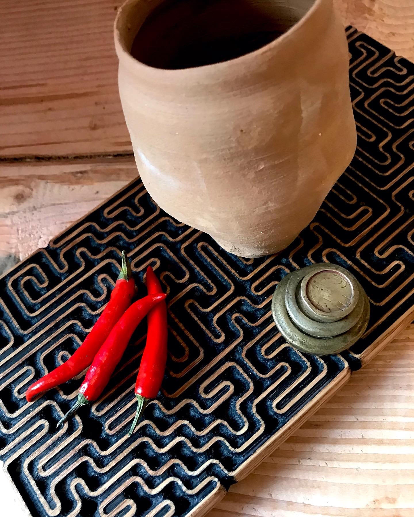 Serving tray with data-driven maze pattern